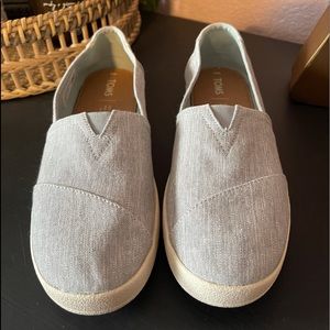 NWT TOMS Avalon Slip-on Sneaker size 8
